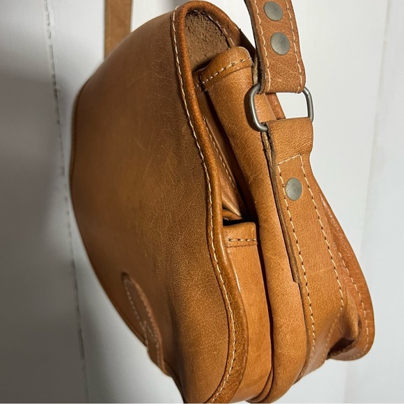 Vintage Tan Crossbody Bag - Picture 4 of 9